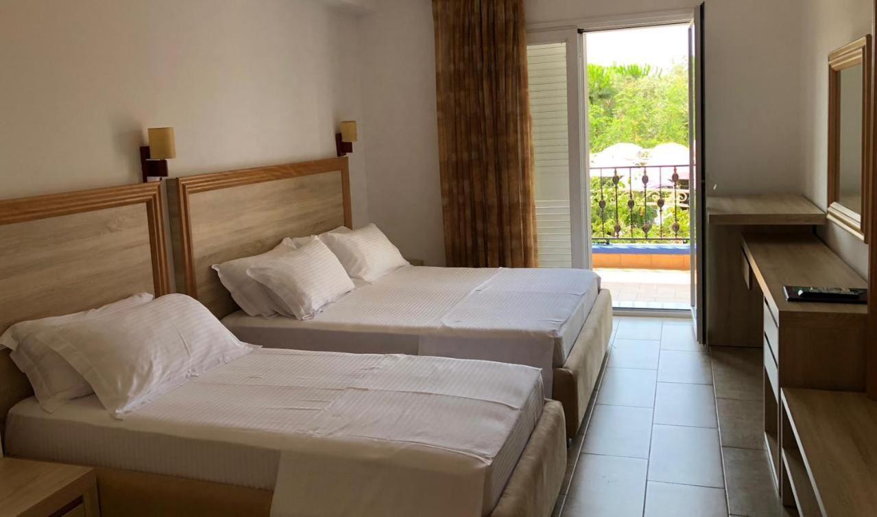 Exclusive Greccia Inn Dhërmi Esterno foto
