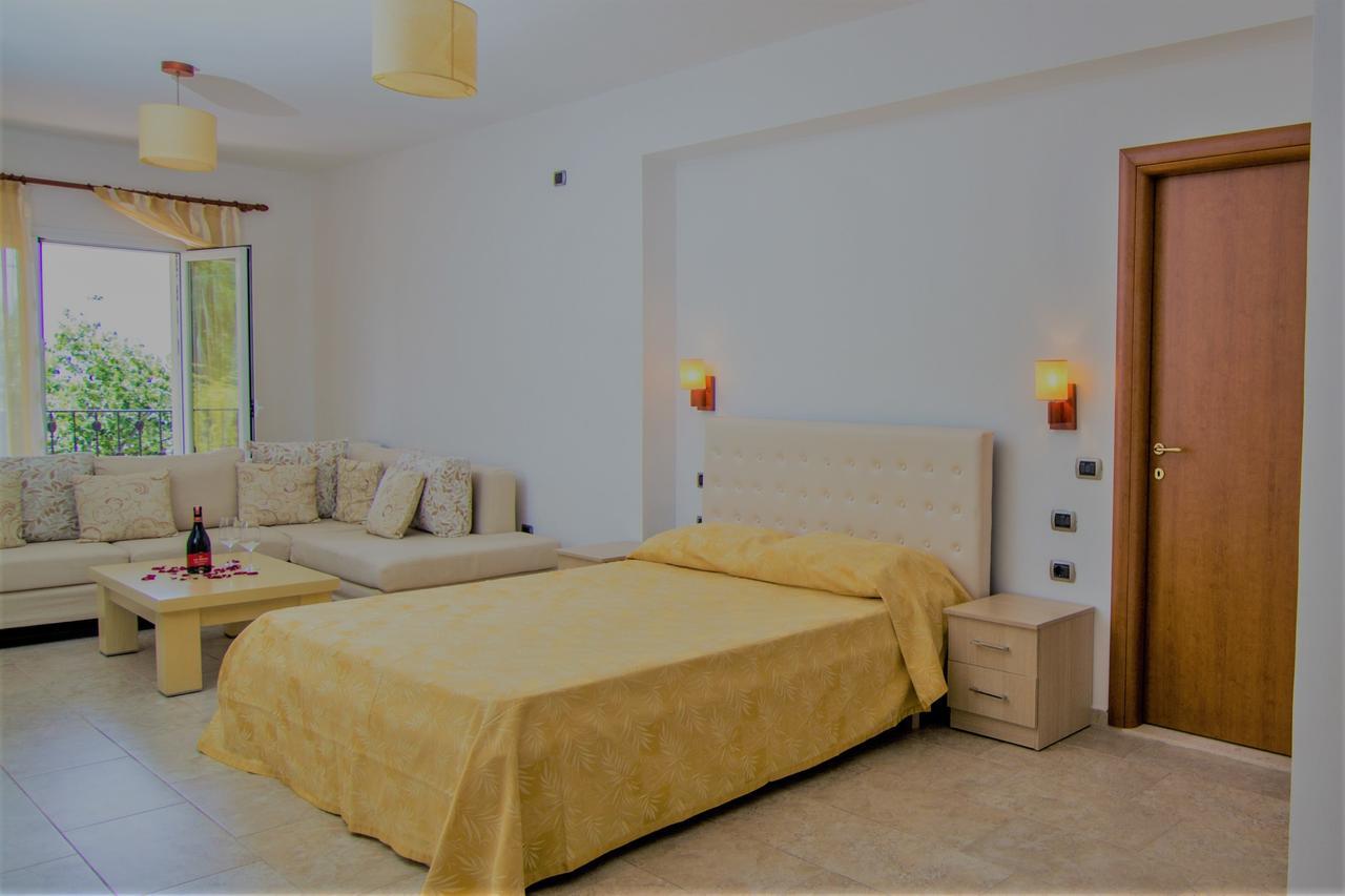 Exclusive Greccia Inn Dhërmi Esterno foto