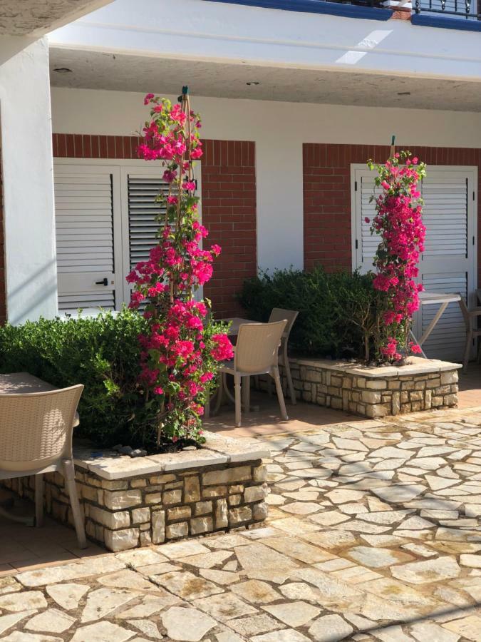Exclusive Greccia Inn Dhërmi Esterno foto